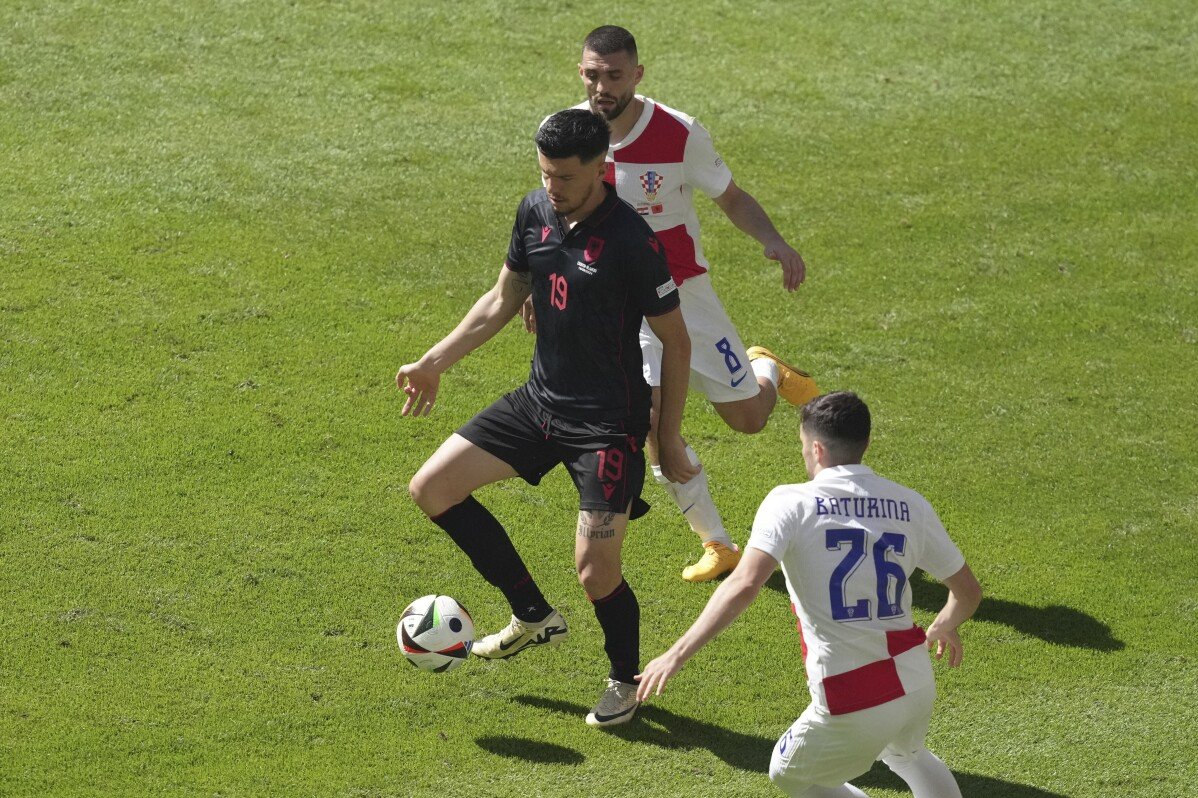 Le joueur albanais Mirlind Daku suspendu par l'UEFA pour deux matches de l'Euro 2024 après des chants nationalistes